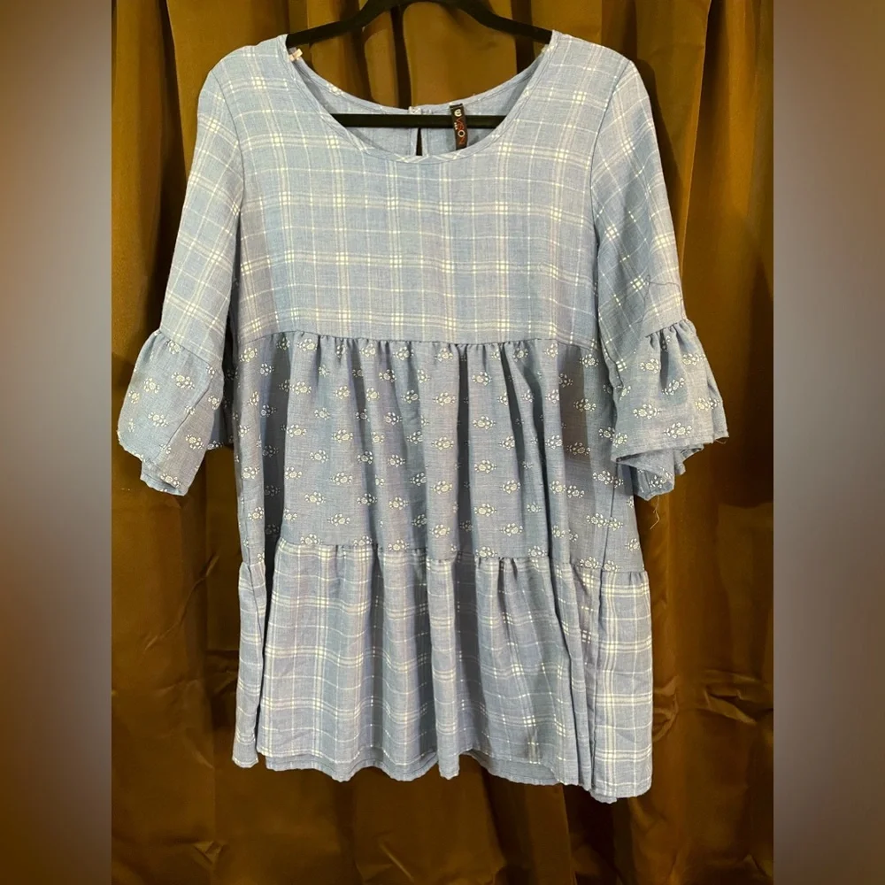 Ladies Vision Maternity Top, Size Medium, blue-grey and white, 2 big ruffles - Picture 1 of 4